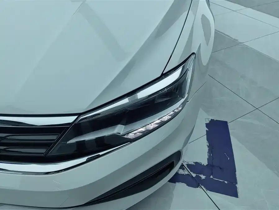 Volkswagen Lamando Lingdu 2021 230TSI DSG Fashion Edition 2022 — миниатюра 2