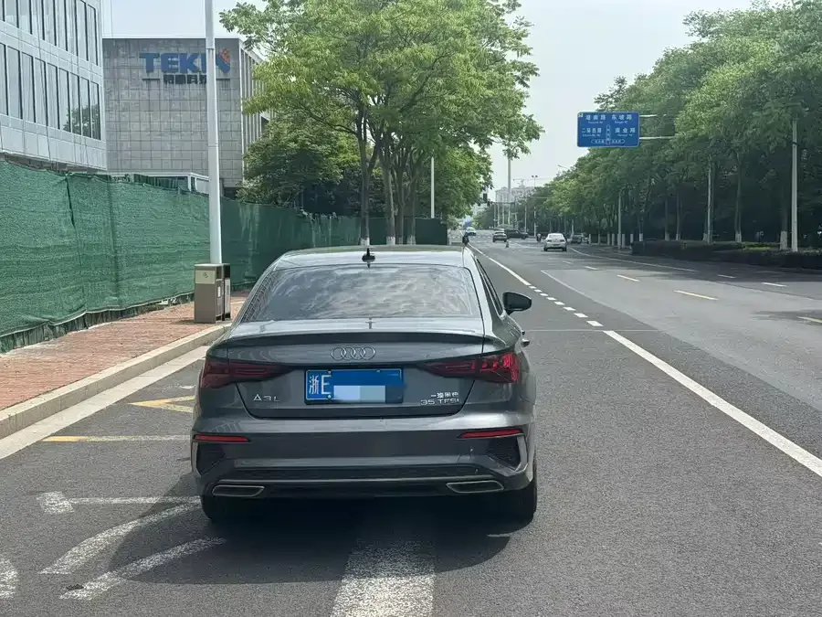 Audi A3 2024 A3L Limousine 35 TFSI Fashion Sports 2024 — миниатюра 3