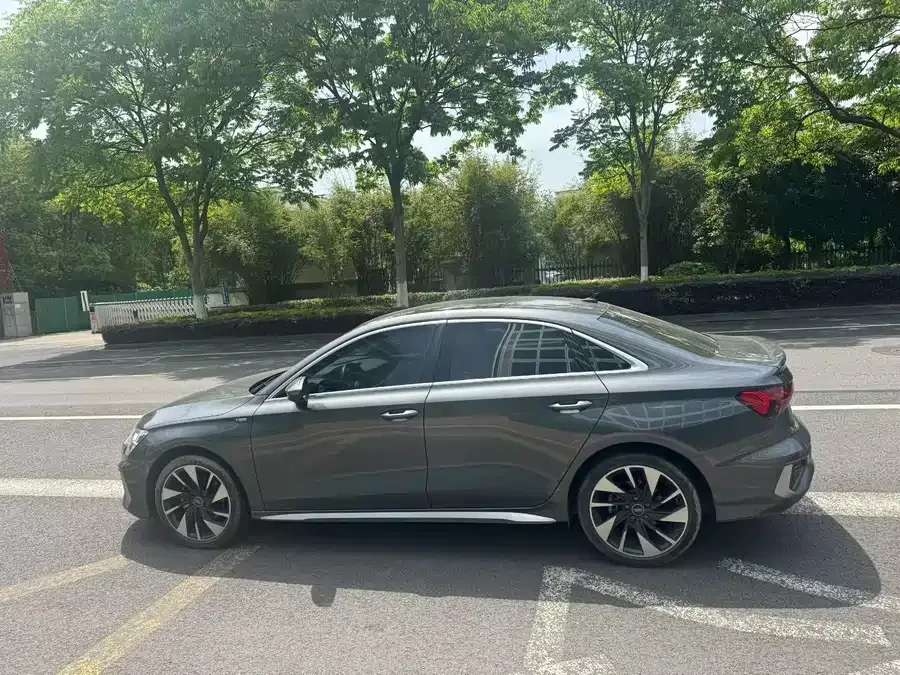 Audi A3 2024 A3L Limousine 35 TFSI Fashion Sports 2024 — миниатюра 4