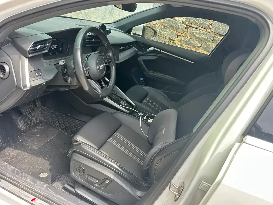 Audi A3 2022 Sportback 35 TFSI stylish and sporty 2022 — миниатюра 3
