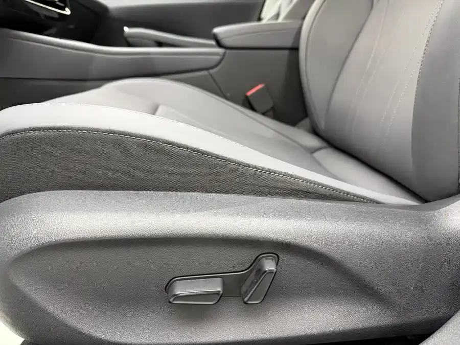 Volkswagen Lavida 2026 Volkswagen Lavida Pro 300TSI Starry Sky Smart Edition 2025 — миниатюра 2
