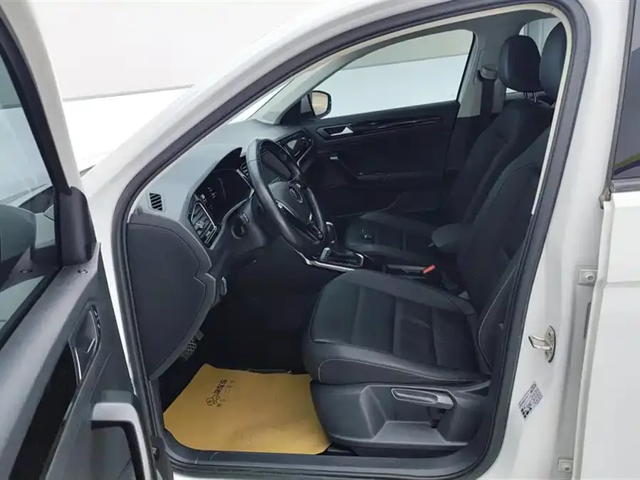 Volkswagen T-ROC T-ROC 2021 280TSI DSG 2WD Comfort Smart Edition 2022 — миниатюра 3