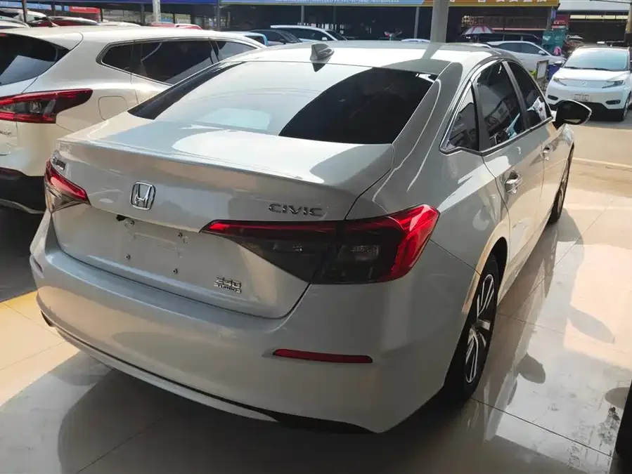 Honda Civic 2023 Civic 240TURBO CVT Power Edition 2023 — миниатюра 3