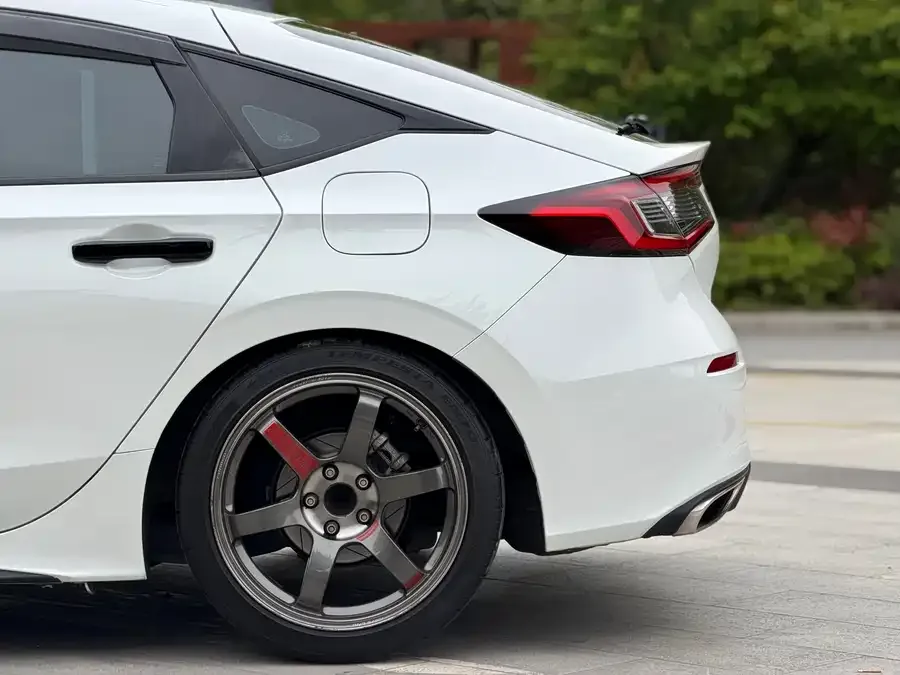Honda Civic Civic 2023 HATCHBACK 240TURBO manual extreme version 2023 — миниатюра 4