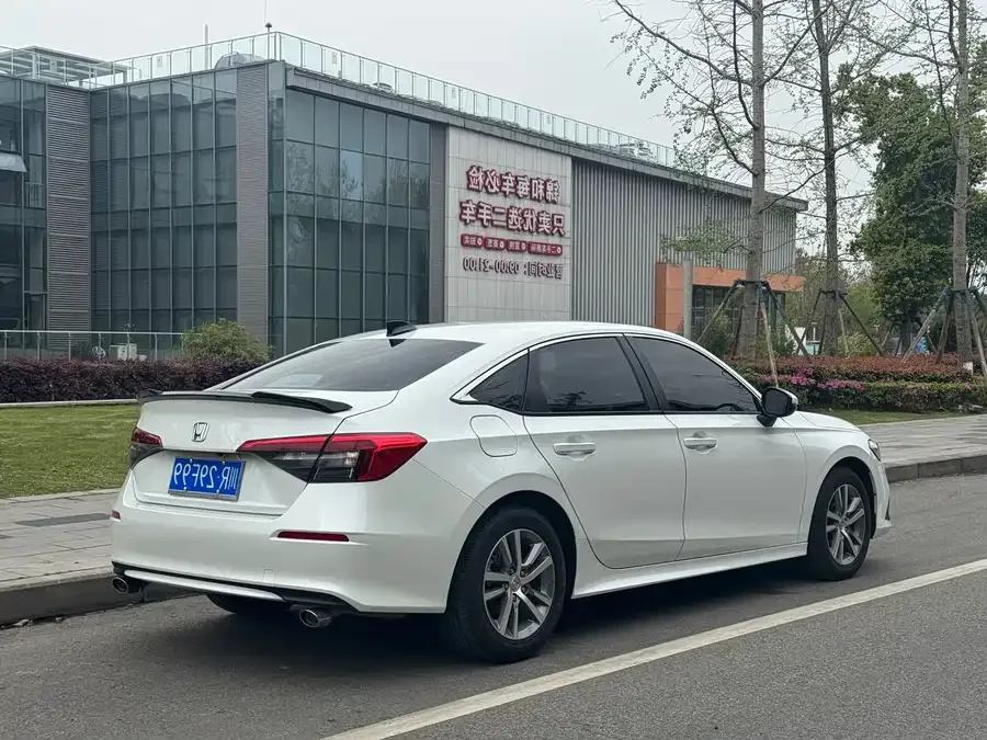 Honda Civic 2022 Civic 240TURBO CVT Dynamic Edition 2023 — миниатюра 3