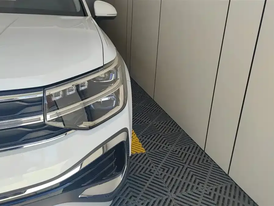 Volkswagen Tiguan (Tharu) Tuyue 2023 300TSI 2WD Full Moon Edition 2024 — миниатюра 2