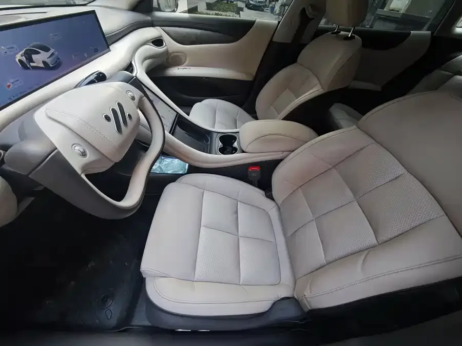 Zhiji L6 Zhiji L6 2024 Max Standard Edition 2025 — миниатюра 2