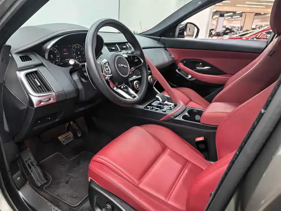 Jaguar E-Pace 2024 aggressive sports version R-DYNAMIC S 2023 — миниатюра 4