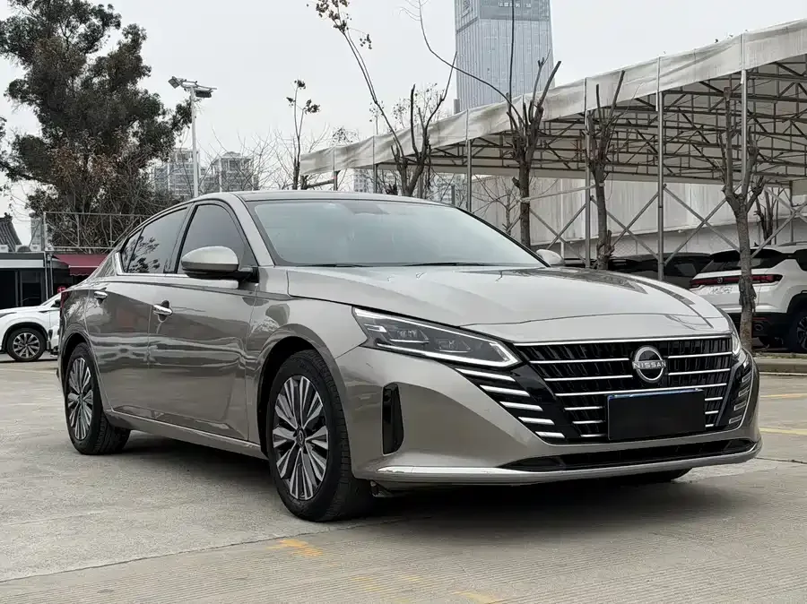Nissan Altima Teana 2022 2.0L XL-Upr Premium Edition 2023 — миниатюра 3