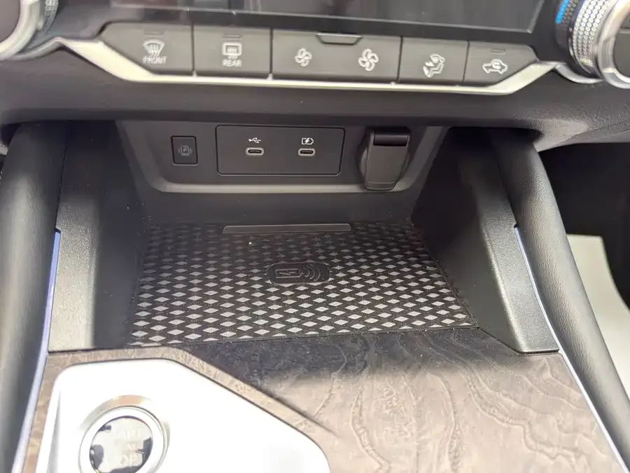 Nissan Altima Teana 2022 2.0L XL-Upr Premium Edition 2025 — миниатюра 4