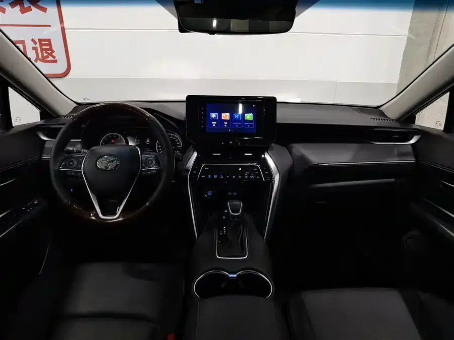 Toyota Venza Venza 2022 2.0L CVT 2WD Luxury Edition 2022 — миниатюра 2