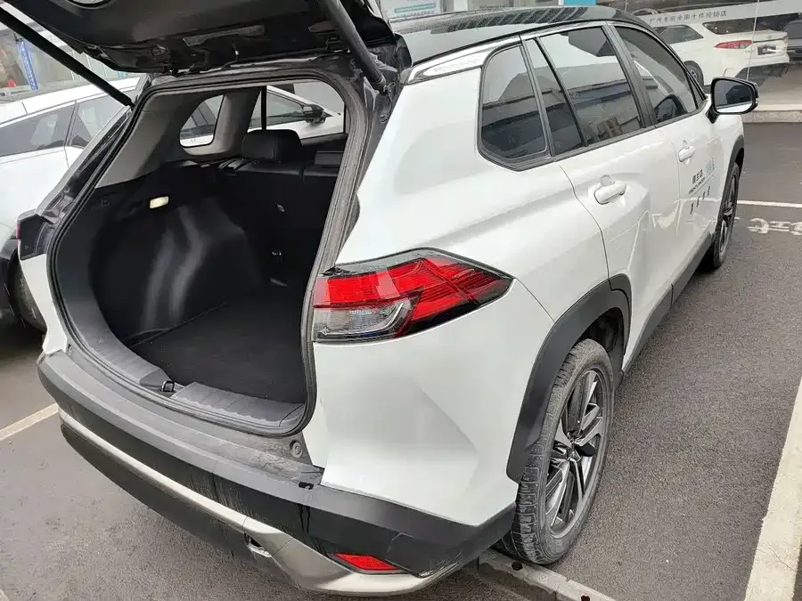 Toyota Frontlander Fenglanda 2022 2.0L CVT Luxury PLUS Edition 2022 — миниатюра 3