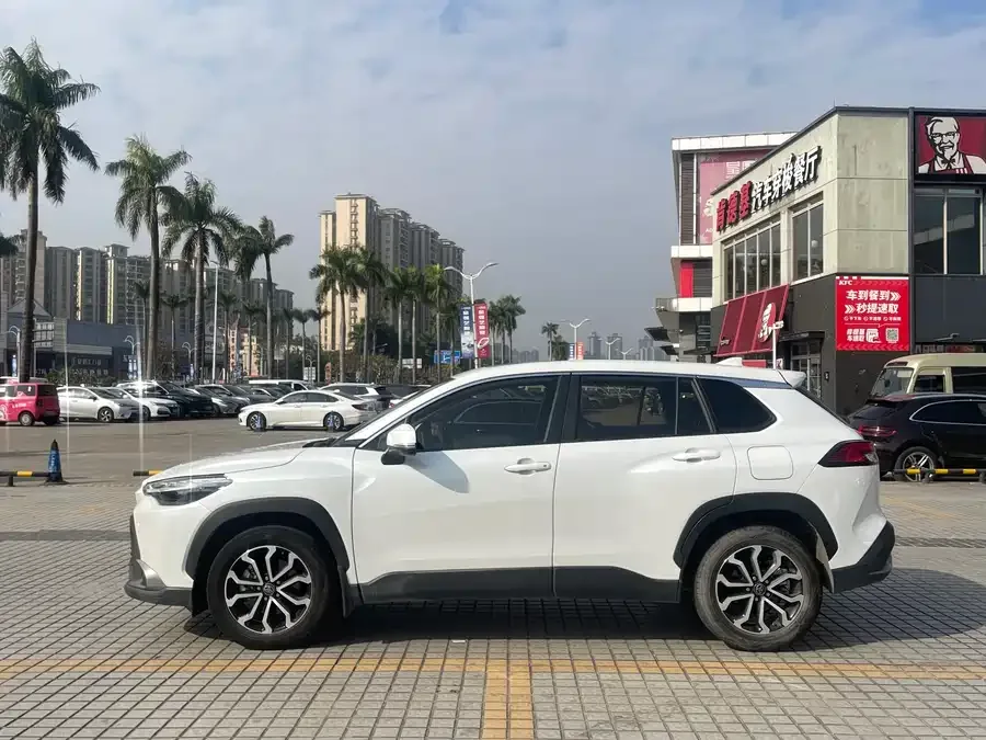 Toyota Frontlander Fenglanda 2022 2.0L CVT Luxury Edition 2022 — миниатюра 2