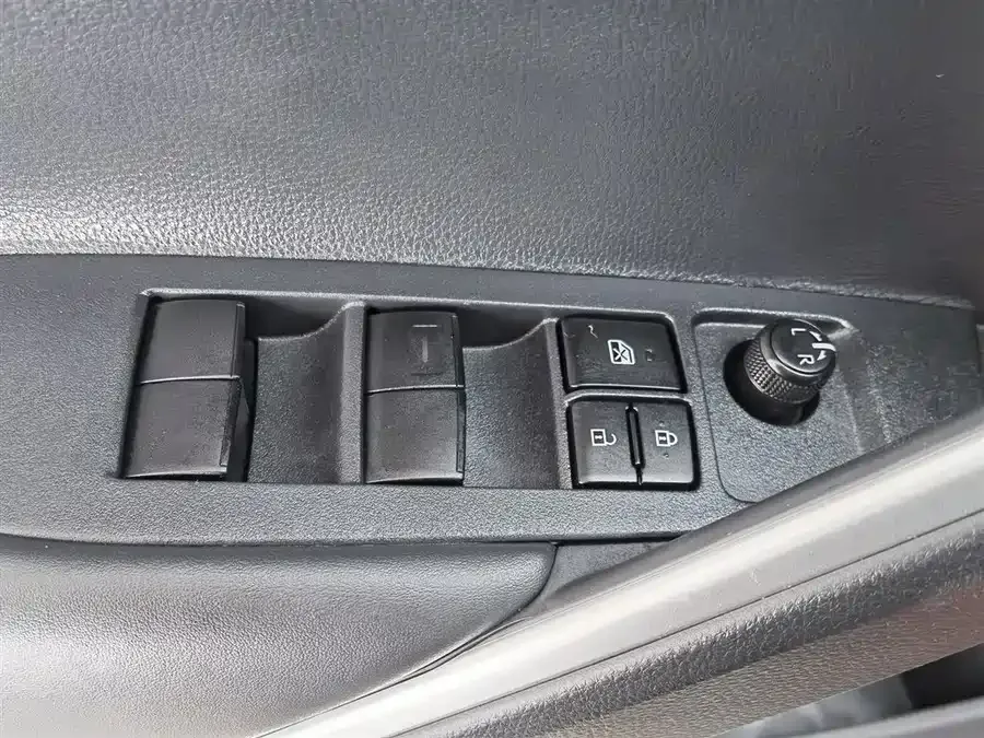 Toyota Frontlander Fenglanda 2022 2.0L CVT Leading Edition 2022 — миниатюра 3