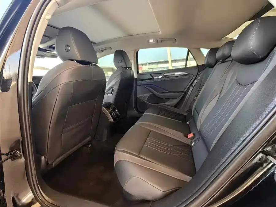 Volkswagen Magotan Magotan 2024 2 million units public enjoyment model 330TSI DSG luxury model 2025 — миниатюра 2