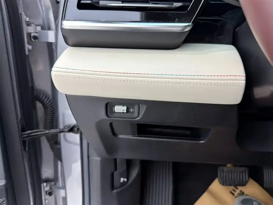 Geely Monjaro Xingyue L 2021 2.0TD DCT EVO 2WD Premium Edition 2022 — миниатюра 3