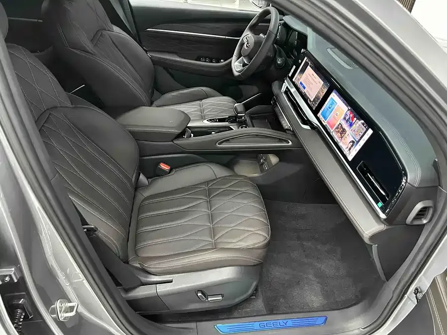 Geely Monjaro Xingyue L 2025 2.0TD Automatic Cloud Edition 2025 — миниатюра 5