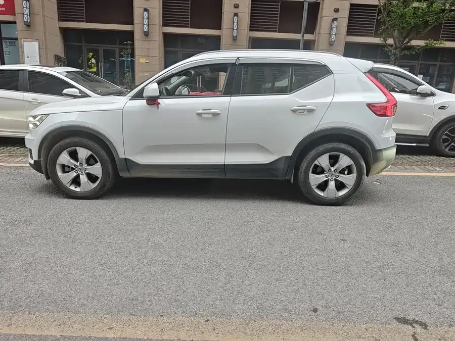 Volvo XC40 2022 T4 four-wheel drive smart travel fashion version 2022 — миниатюра 4
