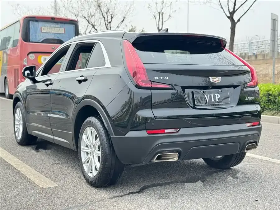 Cadillac XT4 2022 28T two-wheel drive fashion model 2022 — миниатюра 2