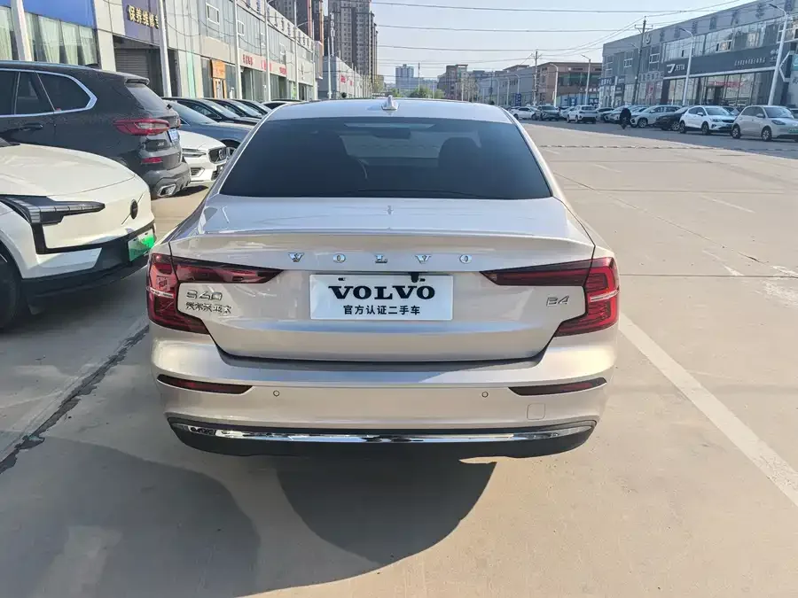 Volvo S60 2023 B4 Zhiyi Luxury Edition 2023 — миниатюра 2