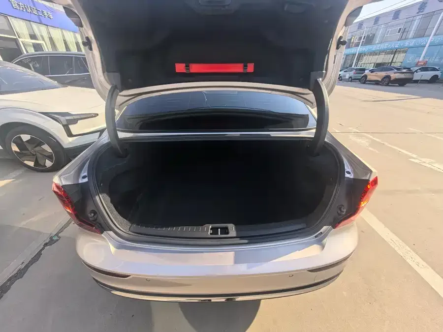 Volvo S60 2023 B4 Zhiyi Luxury Edition 2023 — миниатюра 5