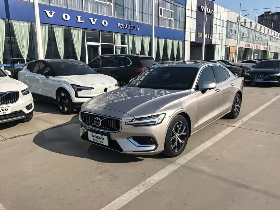 Volvo S60 2023 B4 Zhiyi Luxury Edition 2023 — фото 1, купить с доставкой в Москву