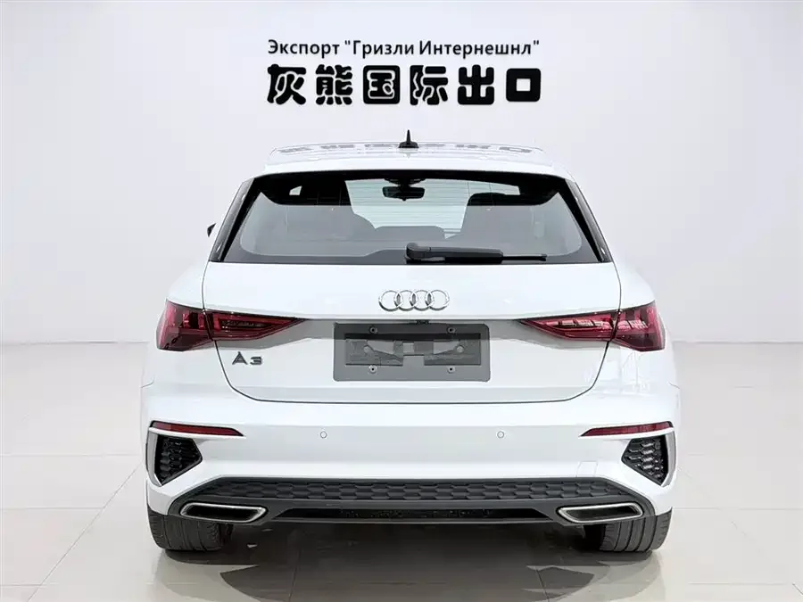 Audi A3 2021 Sportback 35 TFSI stylish and sporty 2022 — миниатюра 2