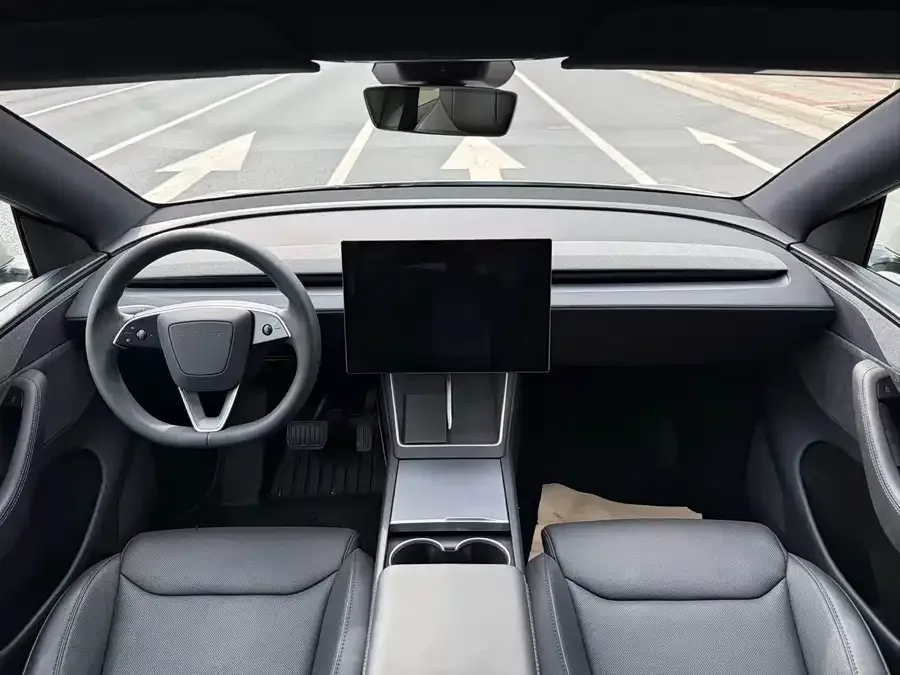 Tesla Model YL Model YL 2025 long-range all-wheel drive version 2025 — миниатюра 2