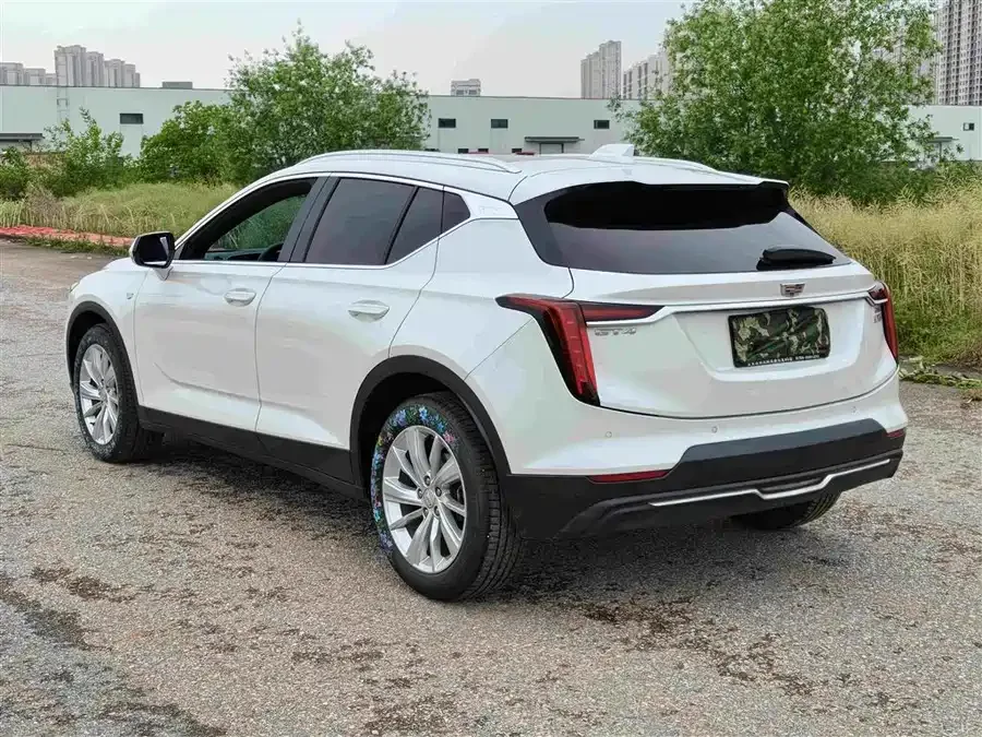 Cadillac GT4 2023 25T Fashion Edition 2023 — миниатюра 4