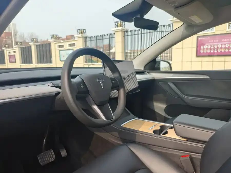 Tesla Model Y Model Y 2024 rear-wheel drive version 2024 — миниатюра 2