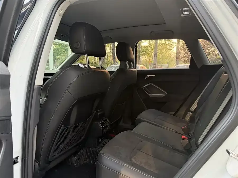 Audi Q3 2023 35 TFSI Fashion Dynamic Edition (1.4T) 2023 — миниатюра 2