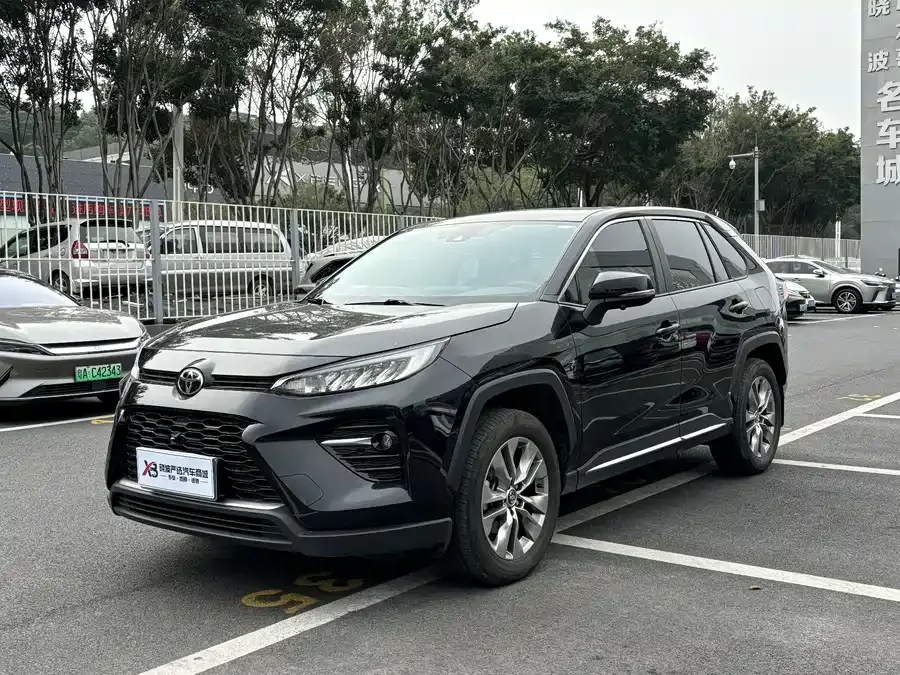 Toyota Wildlander Wildlander 2023 2.0L CVT 2WD Urban Edition 2024 — фото 1, купить с доставкой в Москву