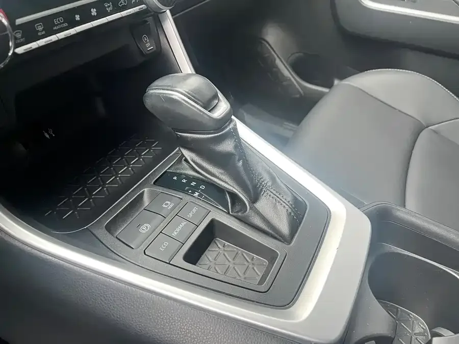 Toyota Wildlander Wildlander 2022 2.0L CVT 2WD Luxury Edition 2022 — миниатюра 5