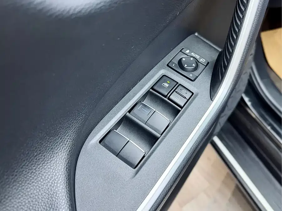Toyota Wildlander Wildlander 2022 2.0L CVT 2WD Luxury PLUS Edition 2022 — миниатюра 5