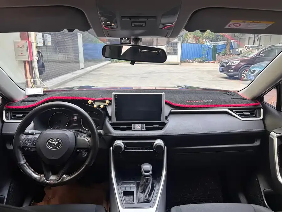 Toyota Wildlander Wildlander 2022 facelift 2.0L CVT two-wheel drive leading version 2022 — миниатюра 2
