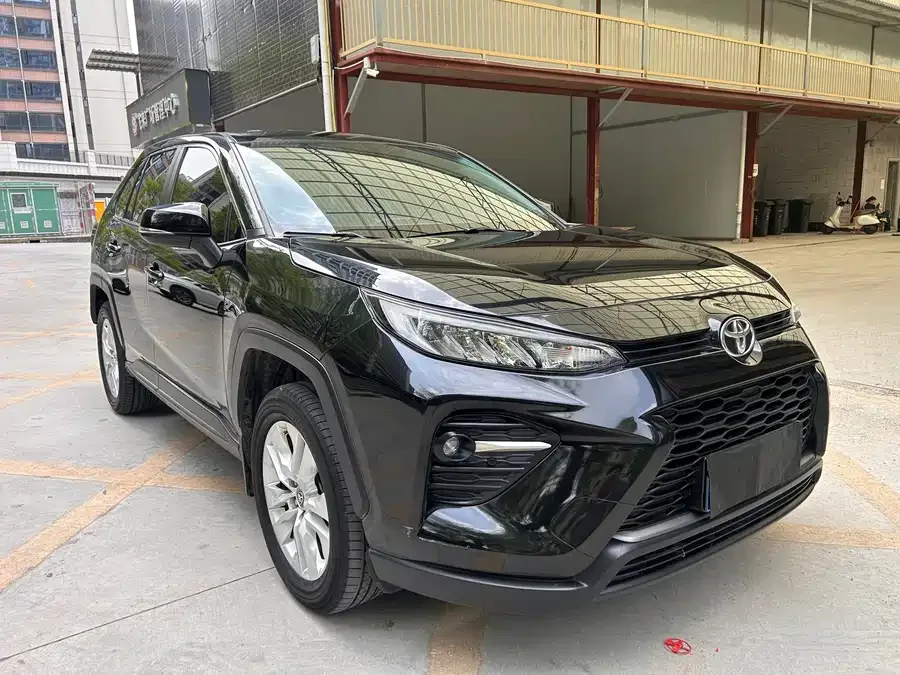 Toyota Wildlander Wildlander 2022 facelift 2.0L CVT two-wheel drive leading version 2022 — миниатюра 3