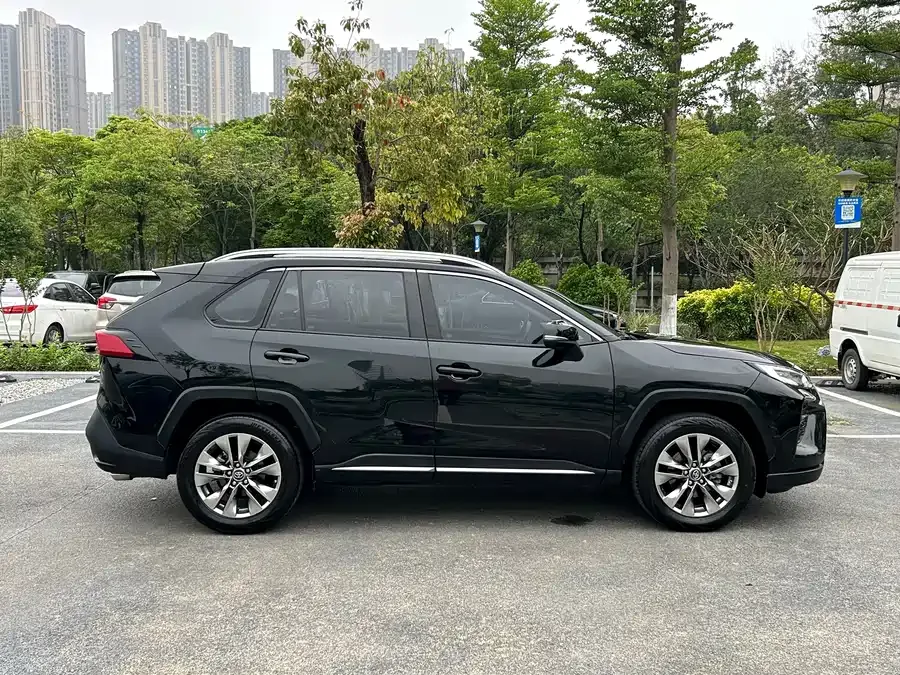 Toyota Wildlander Wildlander 2022 2.0L CVT 2WD Luxury PLUS Edition 2022 — миниатюра 2