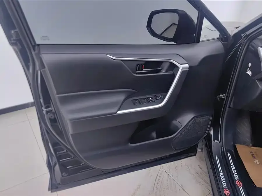 Toyota Wildlander Wildlander 2023 2.0L CVT 2WD Leading Edition 2023 — миниатюра 4