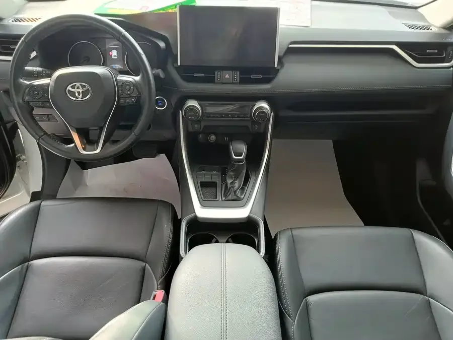 Toyota Wildlander Wildlander 2022 2.0L CVT 2WD Luxury Edition 2023 — миниатюра 2