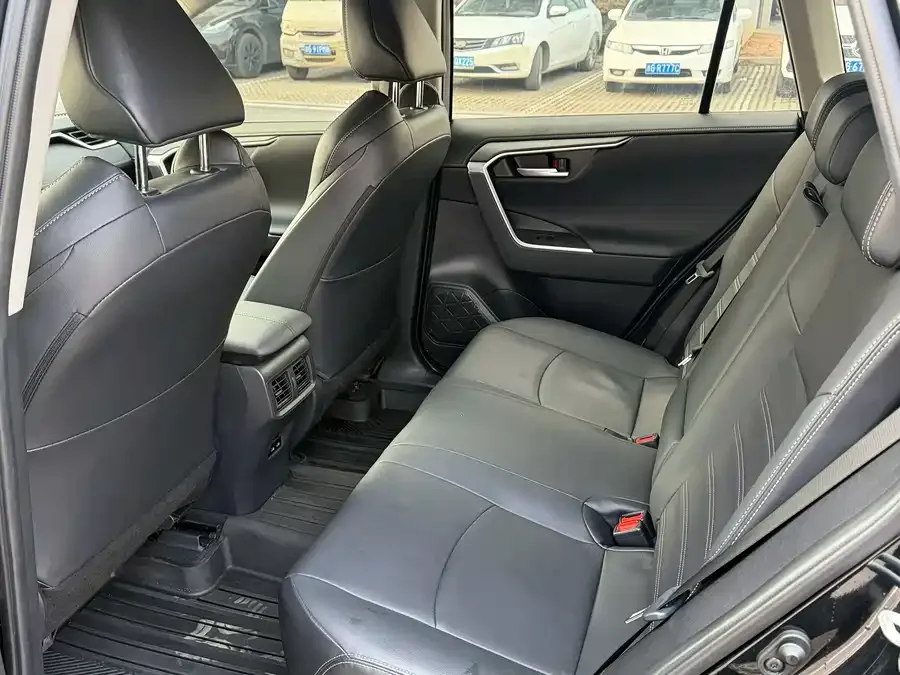 Toyota Wildlander Wildlander 2022 2.0L CVT 2WD Knight Edition 2023 — миниатюра 4
