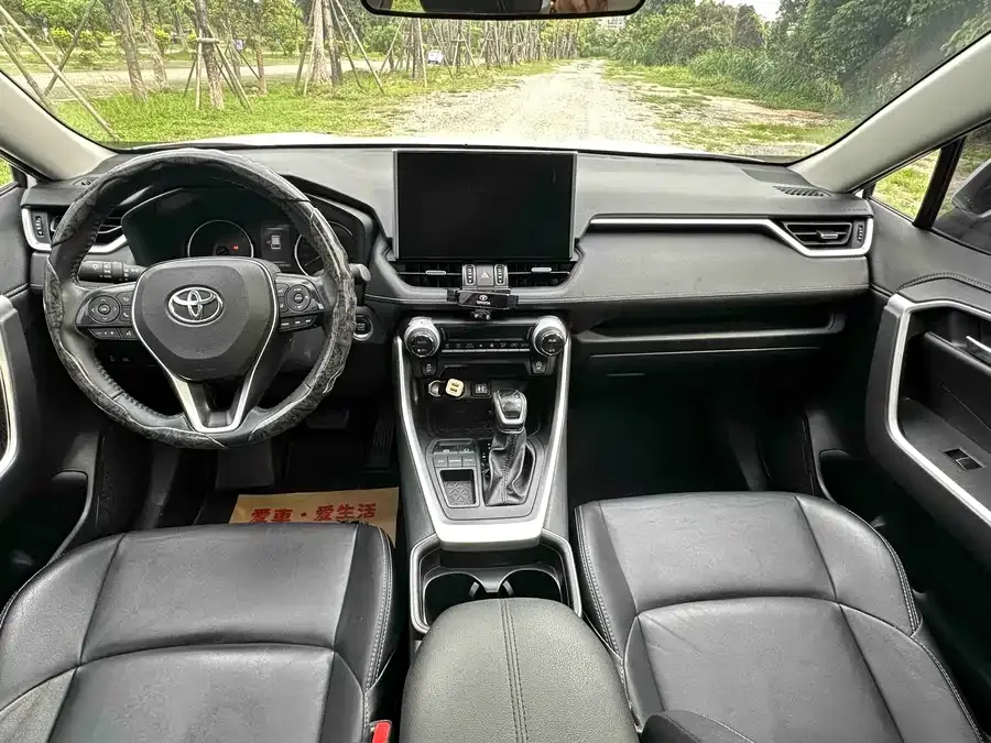 Toyota Wildlander Wildlander 2021 2.0L CVT 2WD Luxury Edition 2022 — миниатюра 2