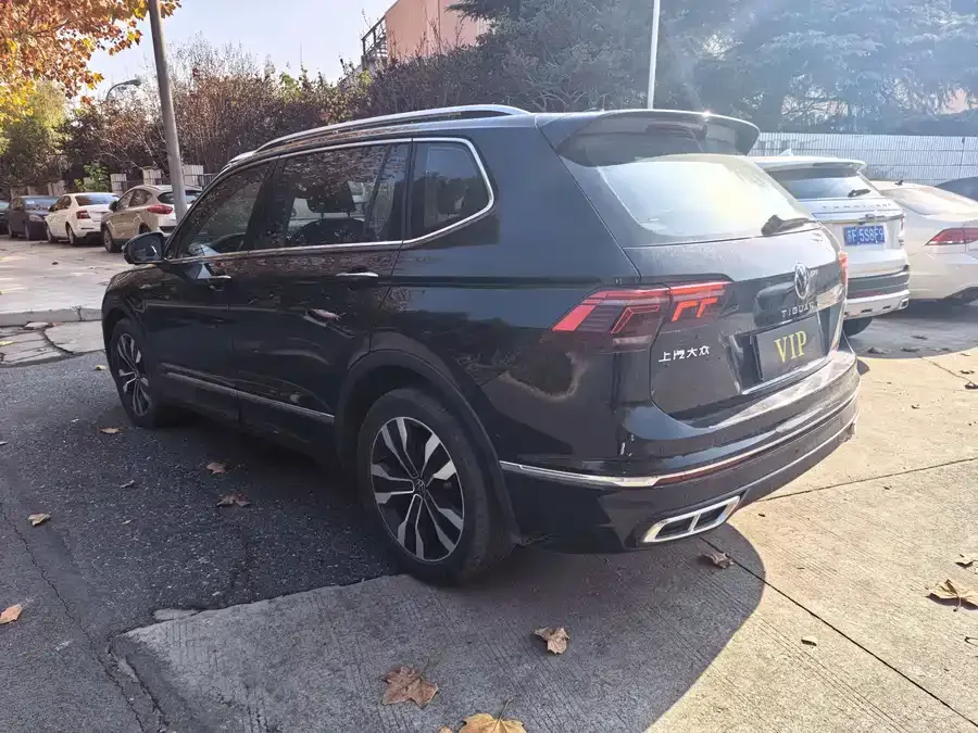 Volkswagen Tiguan L Tiguan L 2023 330TSI Automatic 2WD Comfort Edition 2024 — миниатюра 4