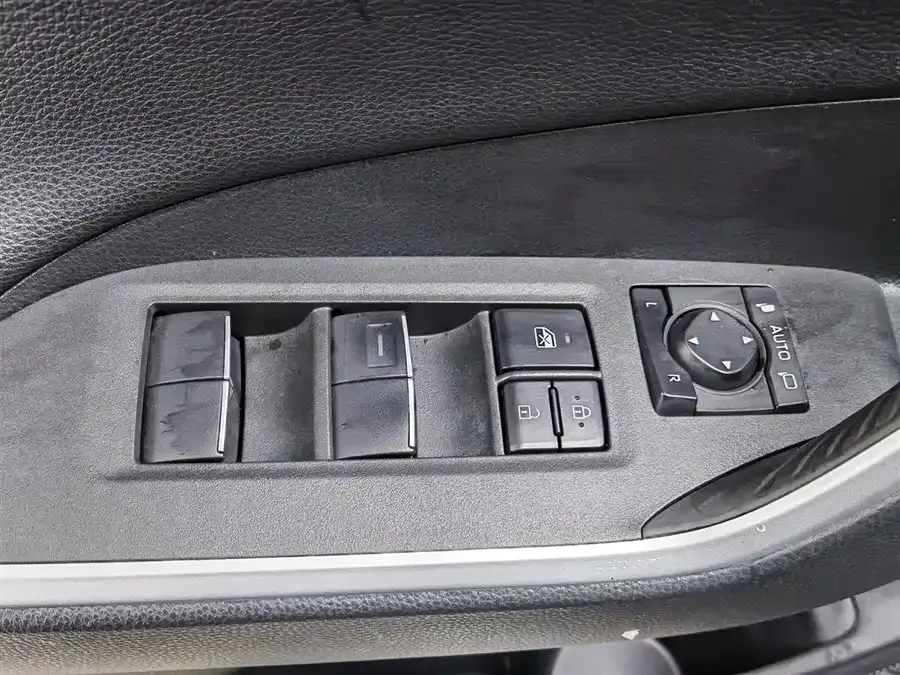 Toyota Wildlander Wildlander 2022 2.0L CVT 2WD Luxury PLUS Edition 2022 — миниатюра 3