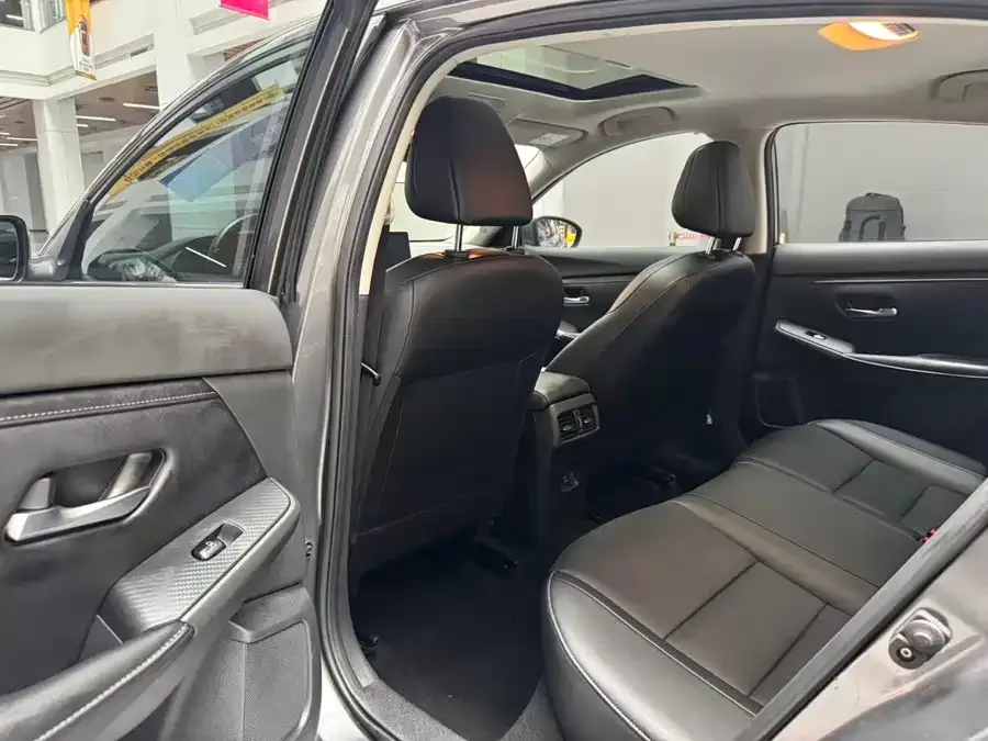 Nissan Sylphy Sylphy 2023 1.6L CVT Intelligent Driving Edition 2024 — миниатюра 4