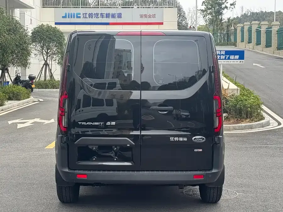 Ford Transit Transit 2023 2.0T diesel manual multi-purpose commercial vehicle short axle low roof 5/6 seats 2026 — миниатюра 2