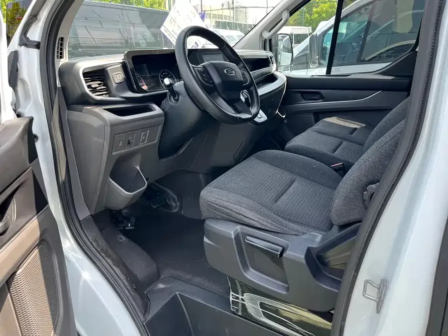 Ford Transit Transit 2023 2.0T diesel automatic multi-purpose commercial vehicle short axle low roof 5/6 seats 2023 — миниатюра 2