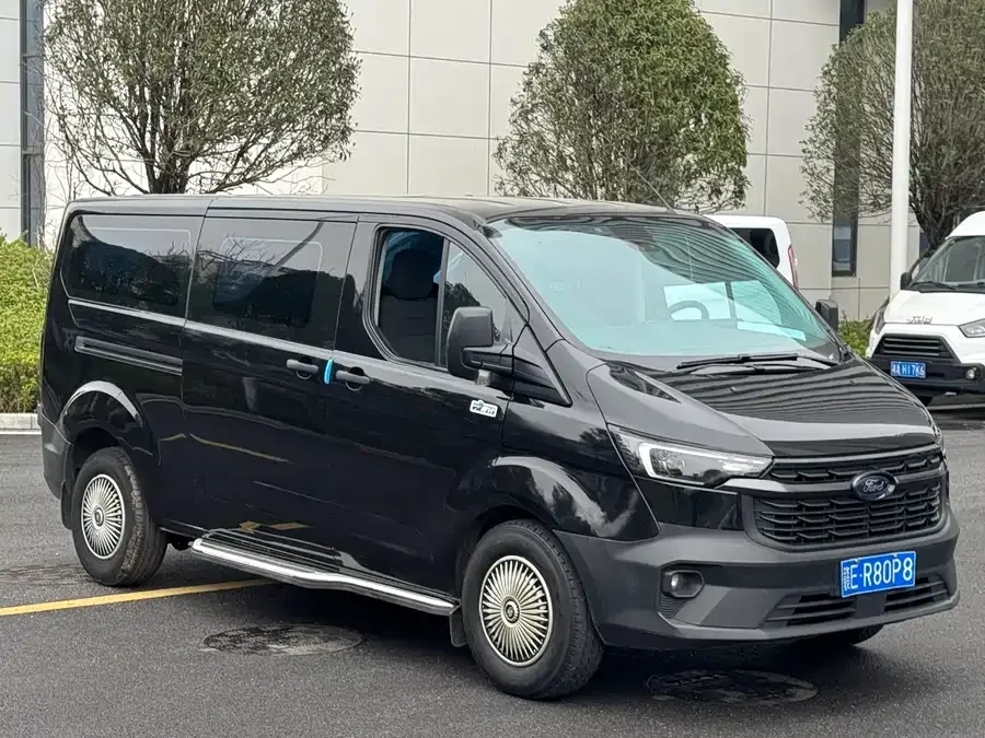 Ford Transit Transit 2023 2.0T diesel manual multi-purpose commercial vehicle mid-axle low roof 5/6 seats 2023 — миниатюра 3