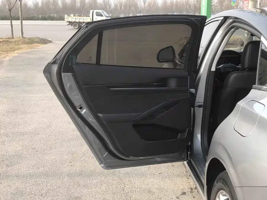 Ford Mondeo 2022 Mondeo EcoBoost 245 Luxury 2023 — миниатюра 5