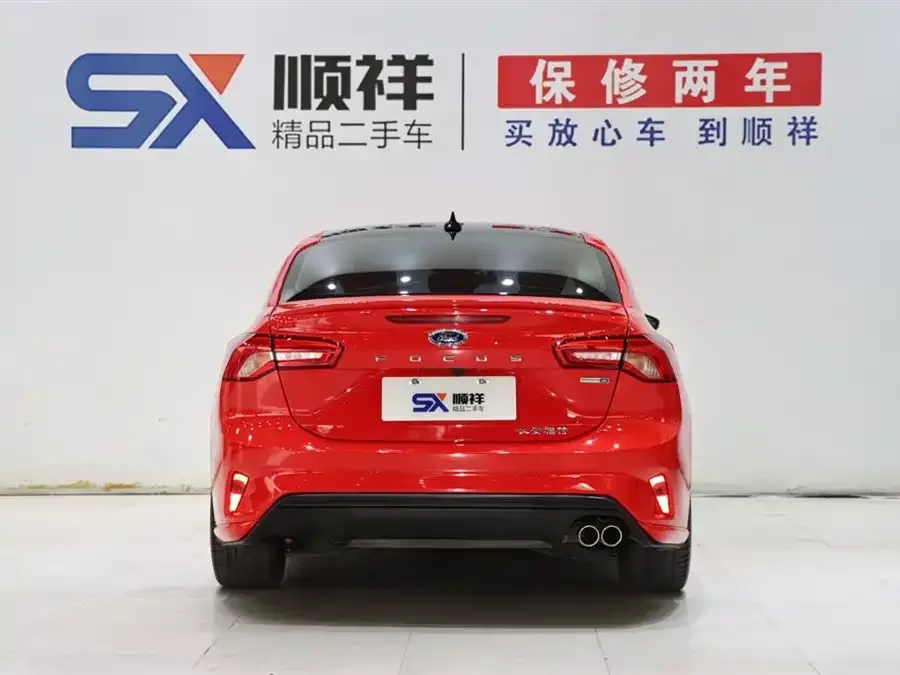Ford Focus Focus 2021 sedan EcoBoost 180 automatic ST Line 2022 — миниатюра 2