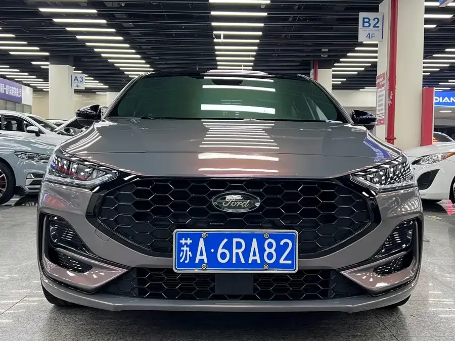 Ford Focus Focus 2022 sedan EcoBoost 180 automatic ST Line 2022 — миниатюра 5